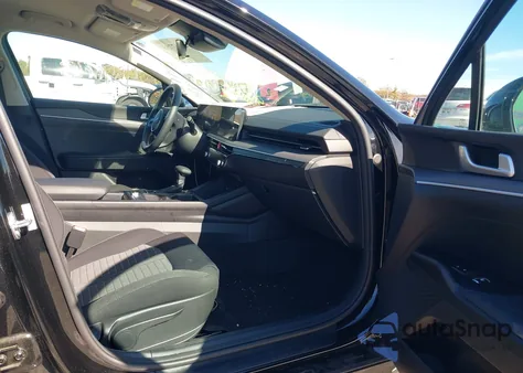 2025 Kia K5 Lxs z USA, uszkodzony, nr VIN KNAG24J7XS5291959